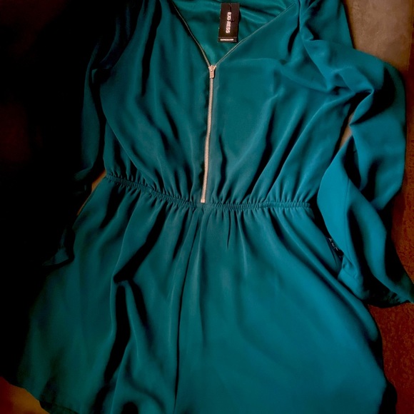 New. Express Romper. Sz Small. - Picture 1 of 3